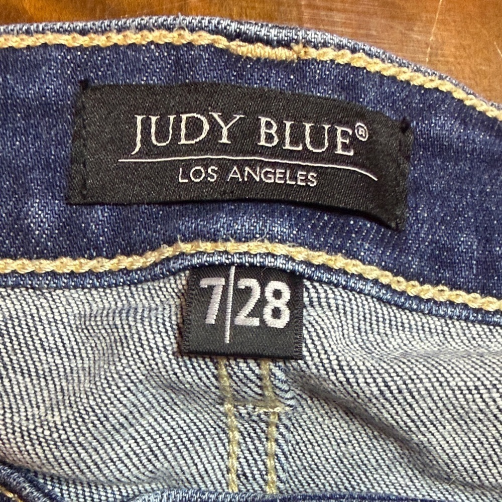 Judy Blue - Heavily Distressed Boyfriend Blue Jeans - Size 7/28 - Picture 4 of 7